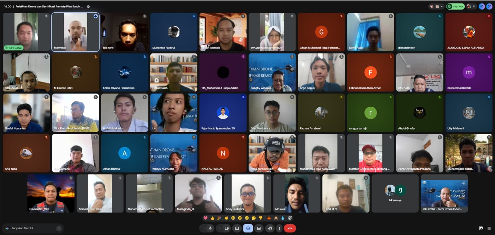 Suasana kelas teori Terra Drone